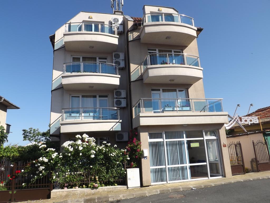 אקהטופול Guest House Hiora מראה חיצוני תמונה