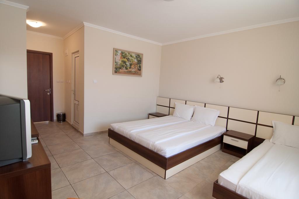 אקהטופול Guest House Hiora מראה חיצוני תמונה