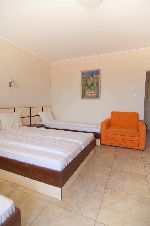 אקהטופול Guest House Hiora מראה חיצוני תמונה