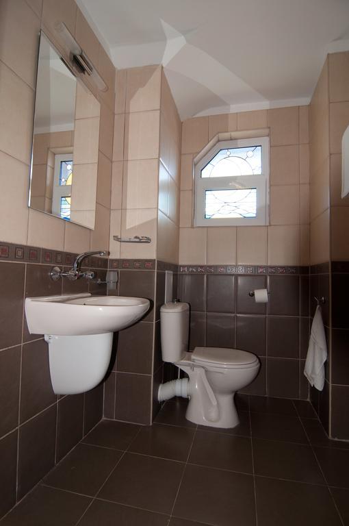 אקהטופול Guest House Hiora מראה חיצוני תמונה
